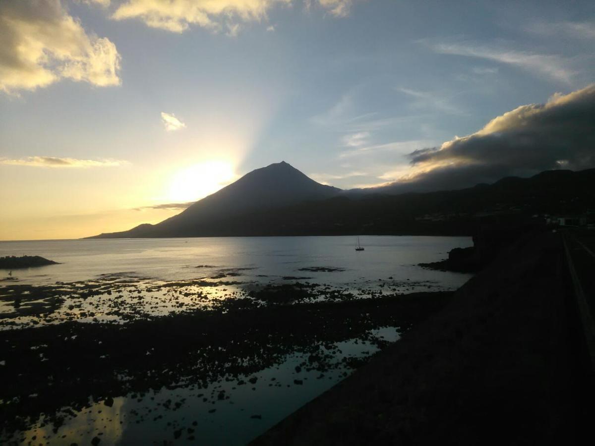 Casa da Ribeira Bed & Breakfast Lajes do Pico Bagian luar foto